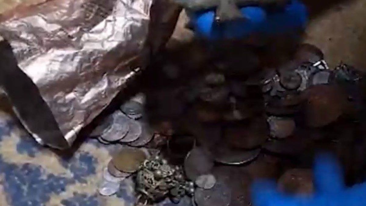 İzmir'de tarihi eser operasyonu: 203 eser ele geçirildi