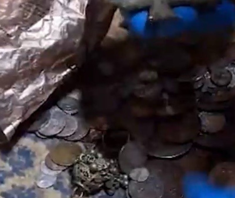 İzmir'de tarihi eser operasyonu: 203 eser ele geçirildi