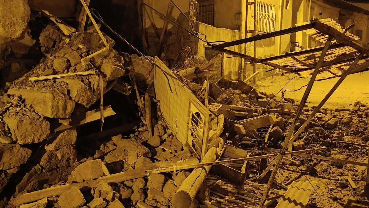 Kayseri’de müstakil evin çökmesi sonrası hasar oluştu