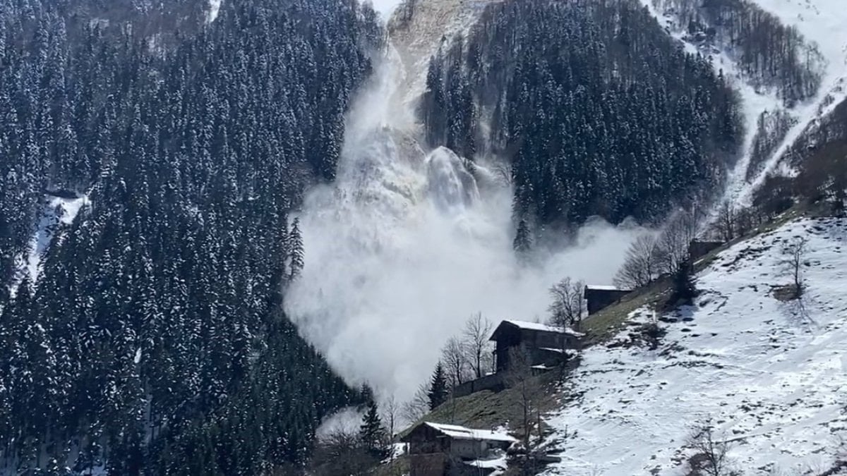 Trabzon'da çığ anı kamerada