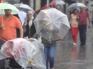 Birçok bölgede yağışlar devam ediyor: Sıcaklıklar mevsim normallerine dönüyor