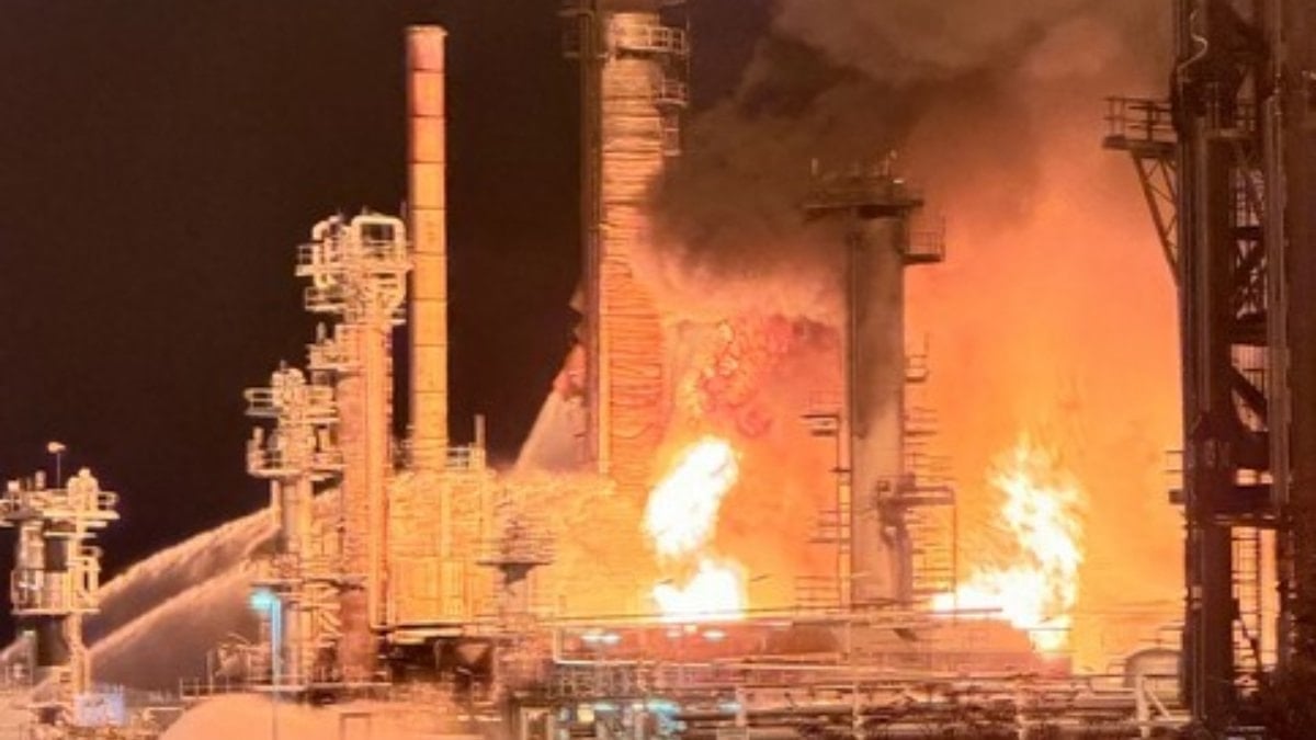 Avustralya'da yüzde 10 yakıt arzına sahip tesiste yangın