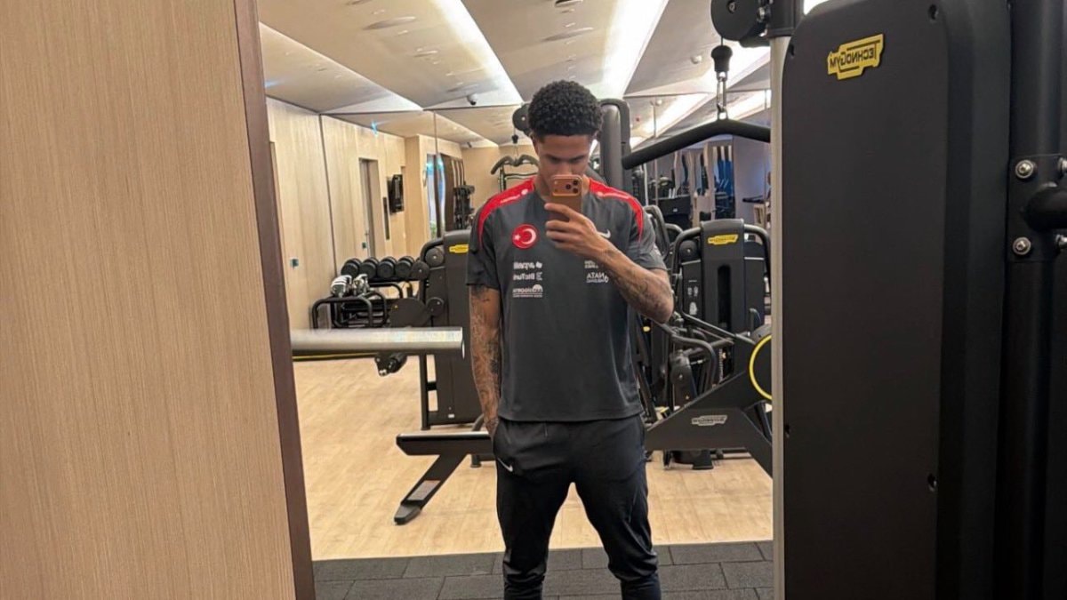 Jayden Oosterwolde, A Milli Takım üstüyle paylaşım yaptı