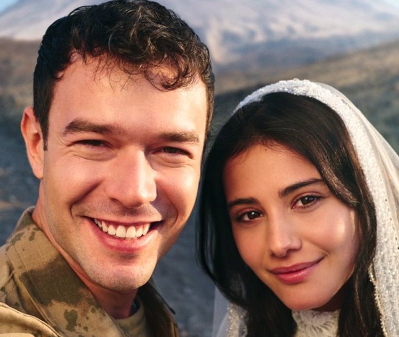 Dizi aşkı gerçek oldu! Aytaç Şaşmaz ve Helin Kandemir aşk yaşıyor