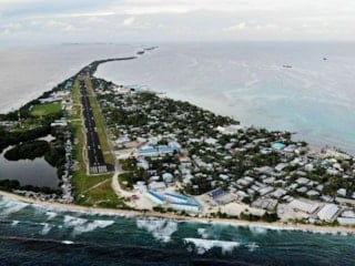 Herkes valizini topladı: Bir ülke yer değiştiriyor