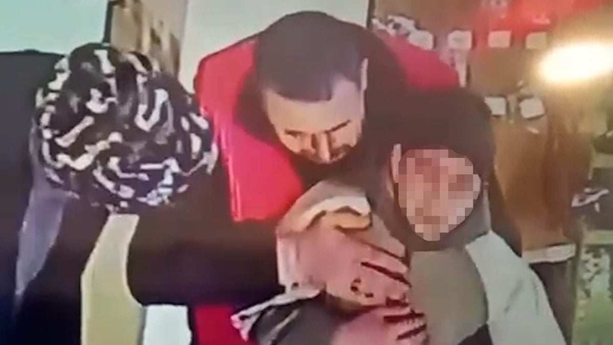 Bolu'da Heimlich'le öğrenciyi kurtardı: Elimi öpmeye geldi