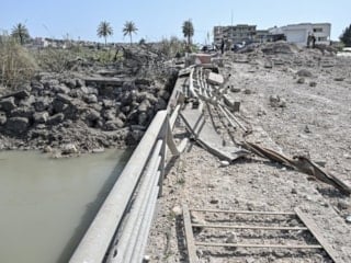 İsrail, Lübnan'da bulunan Kasımiye Köprüsü'nü ikinci kez hedef aldı