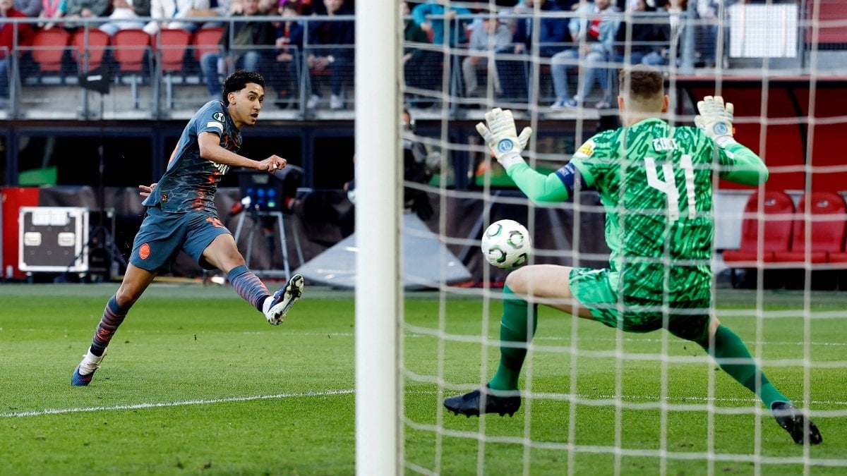 Arda Turan'ın yönettiği Shakhtar Donetsk, Konferans Ligi'nde yarı finalde