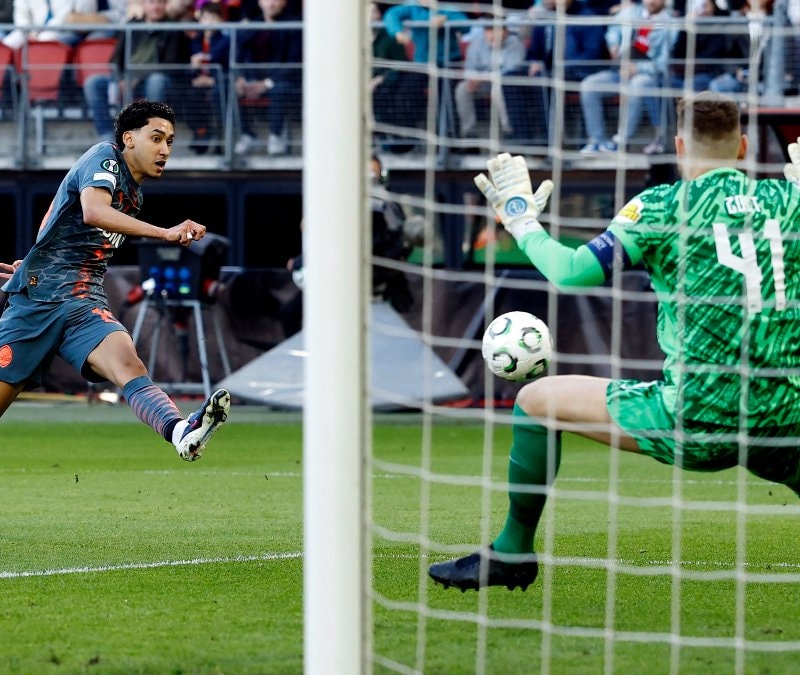 Arda Turan'ın yönettiği Shakhtar Donetsk, Konferans Ligi'nde yarı finalde