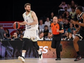 Fenerbahçe normal sezonun son maçında Asvel'i devirdi