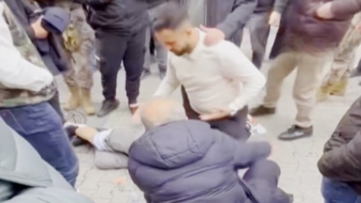 İstanbul Fatih'te silahlı saldırıya uğrayan kişi yaralandı