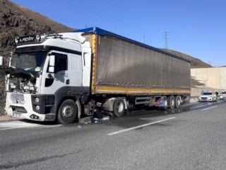 Erzincan’da seyir halindeki tırda yangın