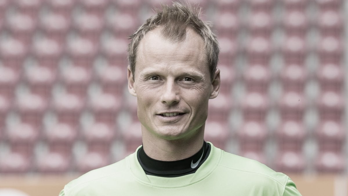 Arsenal'in eski kalecisi aracına tren çarpması sonucu hayatını kaybetti