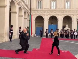 Edi Rama, Meloni'nin karşısında diz çöktü