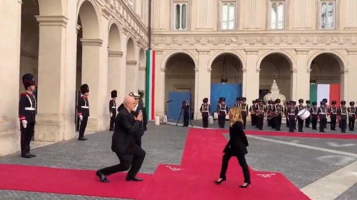 Edi Rama, Meloni'nin karşısında diz çöktü