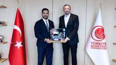 Taha Akgül'den Hidayet Türkoğlu'na ziyaret