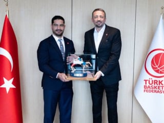 Taha Akgül'den Hidayet Türkoğlu'na ziyaret