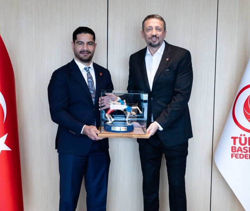 Taha Akgül'den Hidayet Türkoğlu'na ziyaret