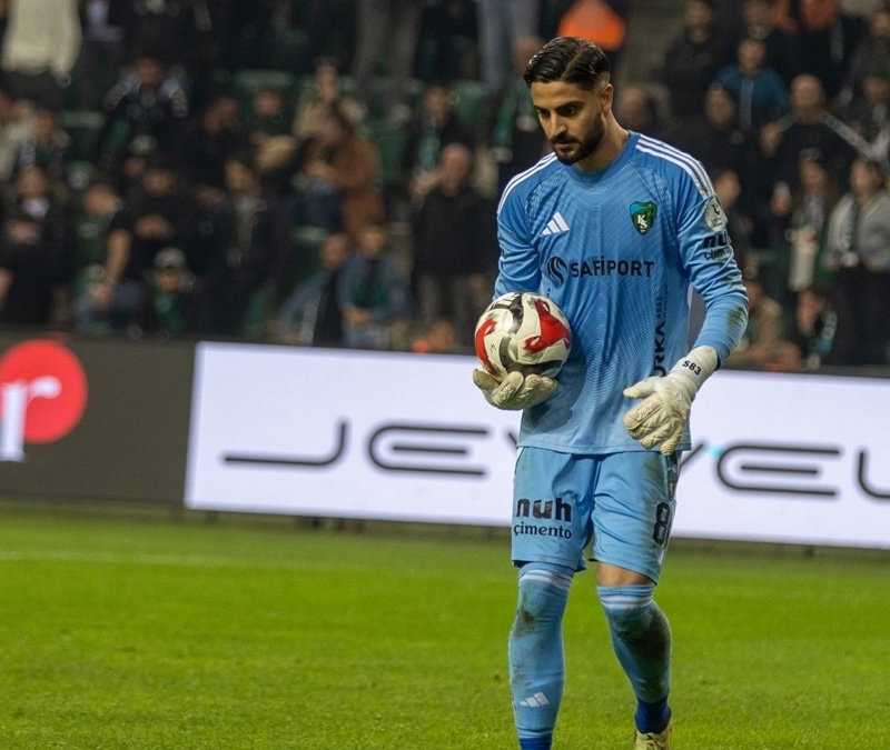 Kocaelispor'da Serhat Öztaşdelen'in sözleşmesi uzatıldı