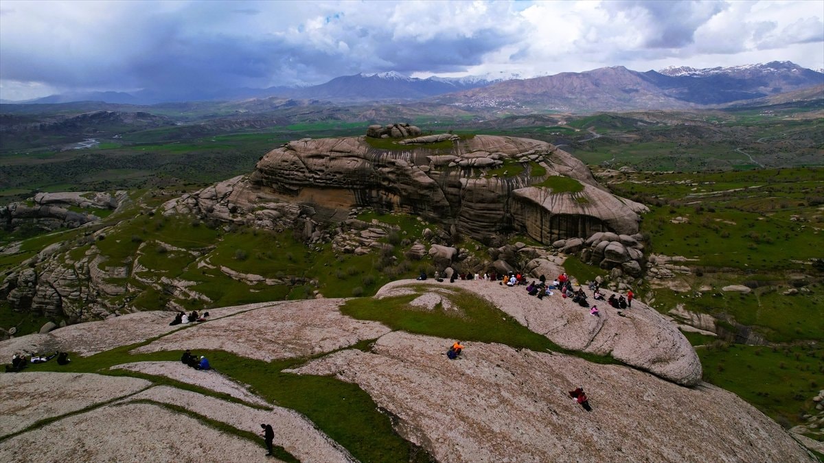 5 bin yıllık Kefrum Kalesi doğaseverlerin gözdesi oldu
