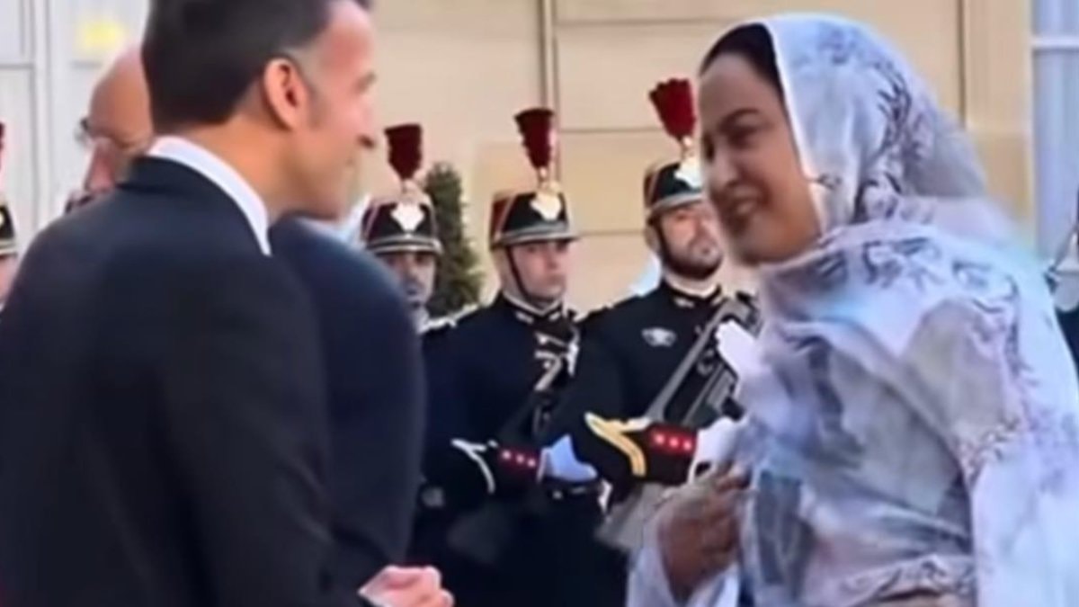 Moritanya Cumhurbaşkanı'nın eşi Macron'un elini havada bıraktı