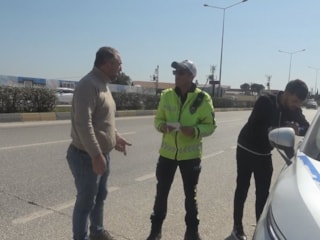 Hatay'da kırmızı ışıkta geçti, cezadan kaçamadı