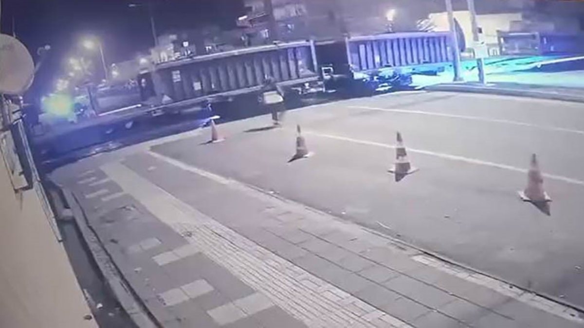 Diyarbakır’da otomobil, trenle çarpıştı