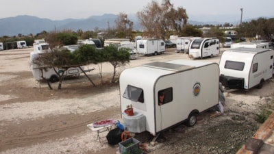 Kumluca’da karavan krizi: Sahillerde konaklama yasaklandı