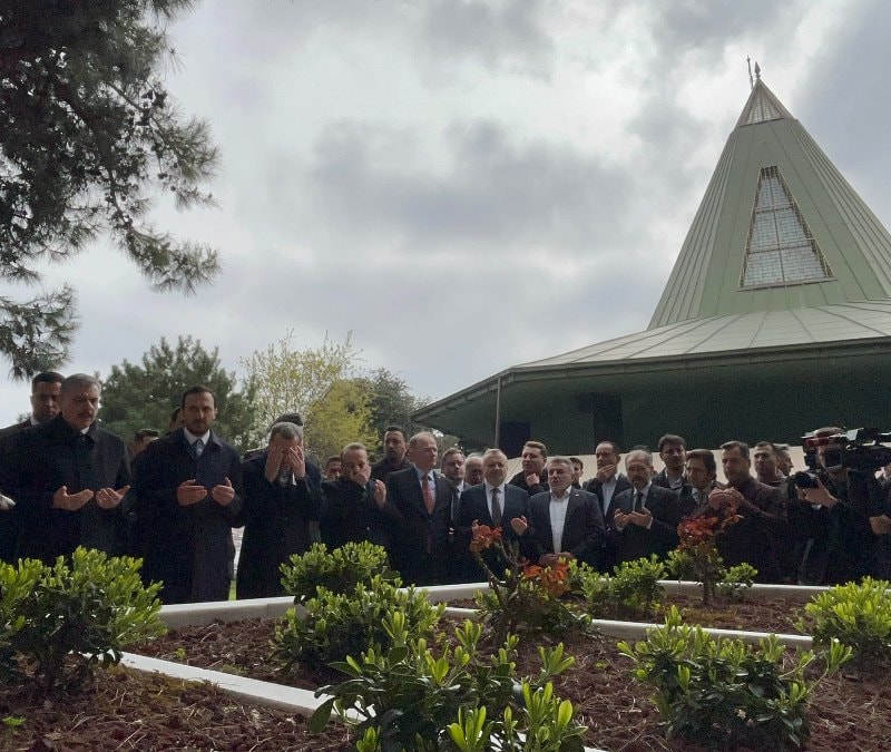 Turgut Özal, vefatının 33. yıl dönümünde kabri başında anıldı