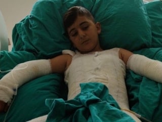 Adana'da trafoya takılan uçurtmasını almak isteyen çocuk akıma kapıldı