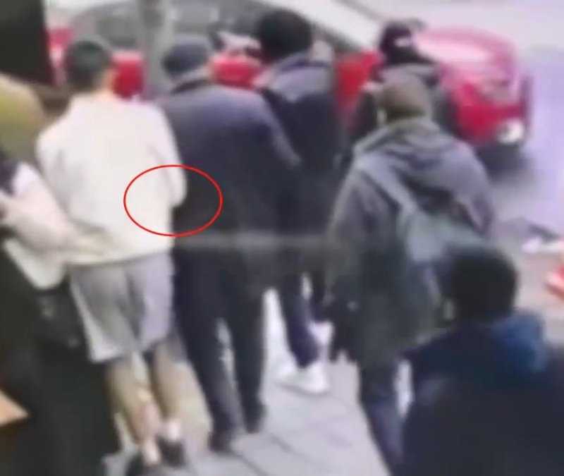 İstanbul'da yankesicilikle telefon çaldı: Tutuklandı