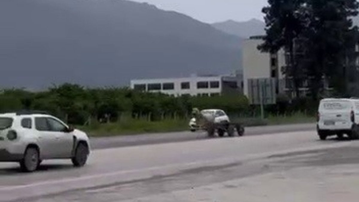 Hatay'da at arabası trafiği birbirine kattı