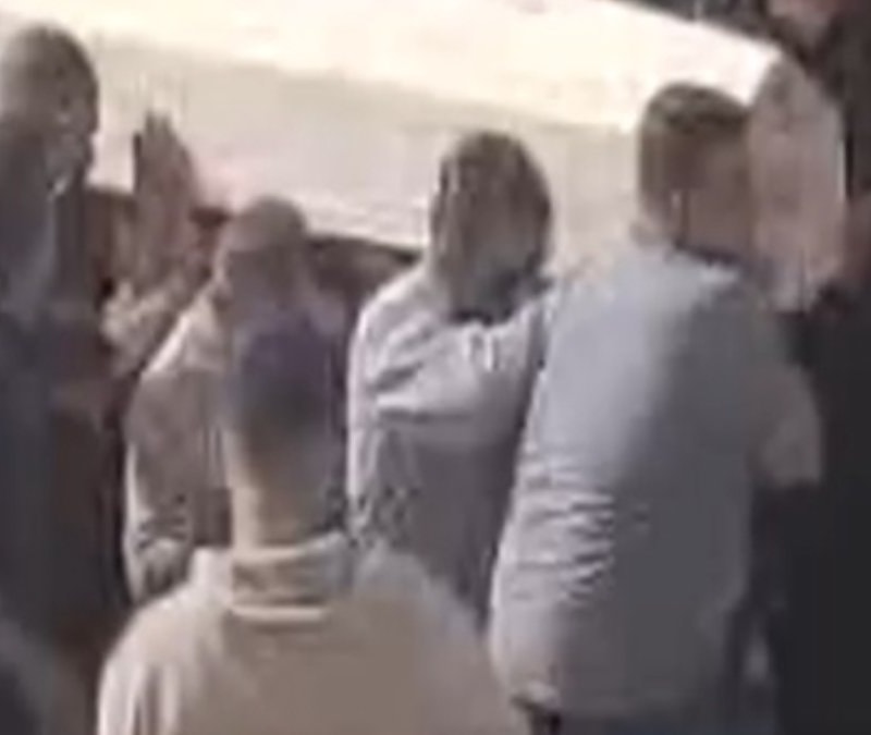 Hatay'da altınlarını çalan hırsızların katlettiği anne ve oğlu toprağa verildi