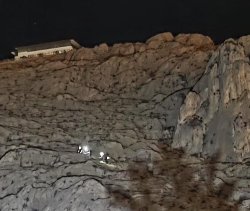 Van’da kayalıklardan atlayan firari hükümlü kurtarıldı