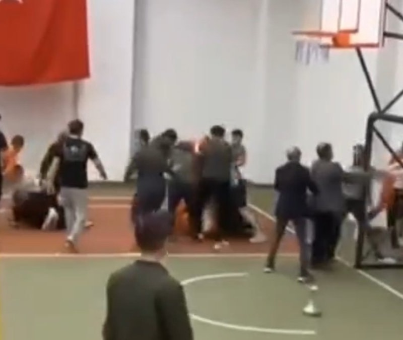 Adana'da voleybol turnuvasında darbedilen 6 öğretmen hastaneye kaldırıldı