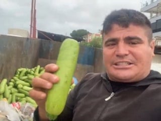 Antalya'da halde çöpe atılan sebzeler tepki çekti