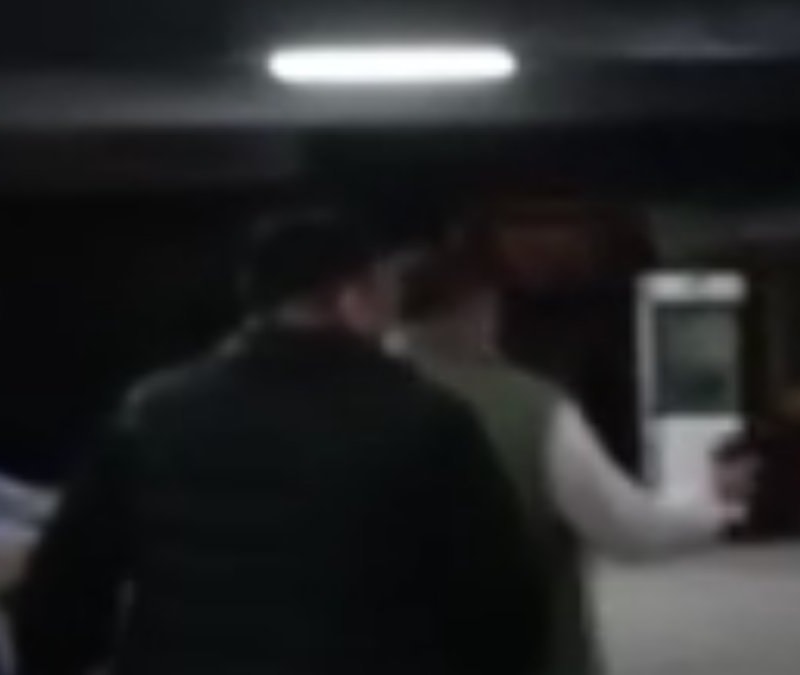 Zonguldak'ta tüfekle iş yerine kurşun yağdıran şahıs kameraya yansıdı