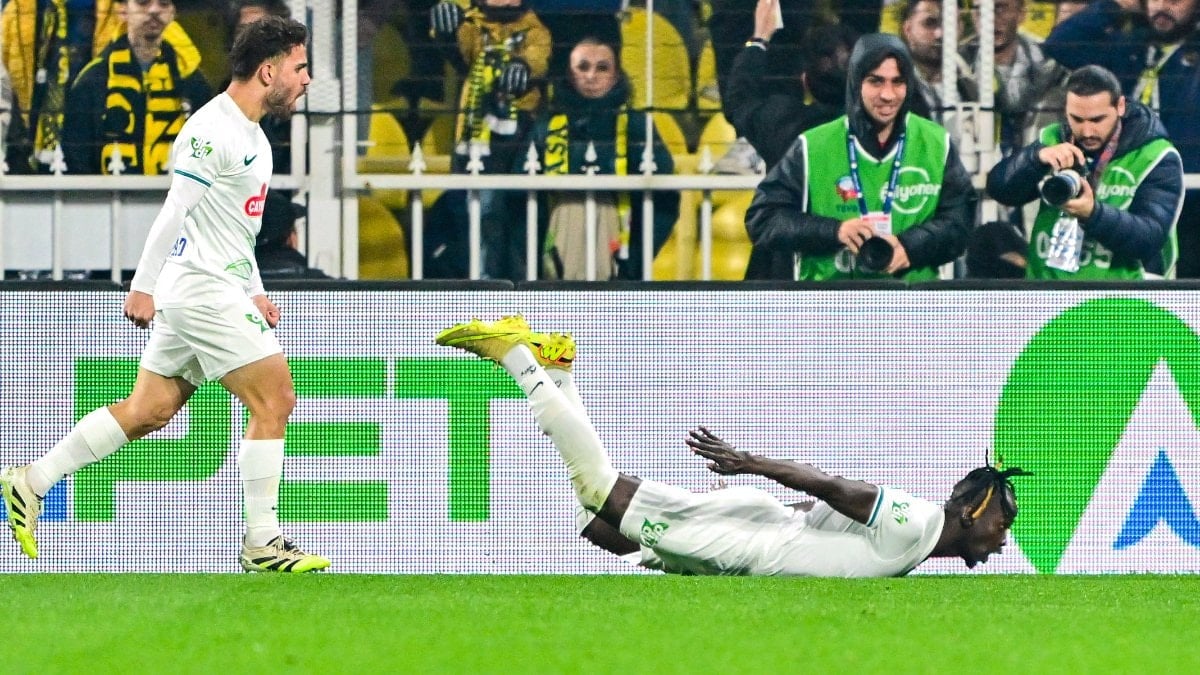 Rizesporlu Ali Sowe'dan Fenerbahçe'ye 5. gol