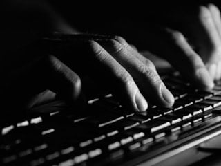 İzmir'de okula saldırı planladığı iddia edilen şüphelilere ev hapsi