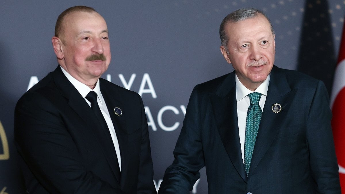 Cumhurbaşkanı Erdoğan, Azerbaycan Cumhurbaşkanı Aliyev ile bir araya geldi