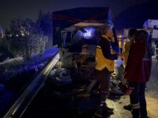 Gaziantep'te tırla çarpışan kamyonetteki 1 kişi öldü