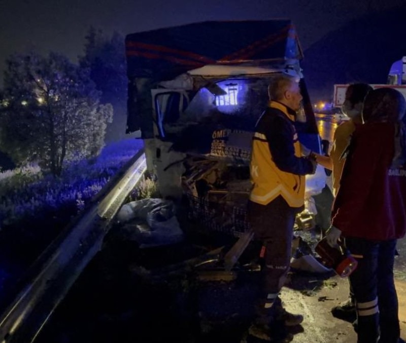 Gaziantep'te tırla çarpışan kamyonetteki 1 kişi öldü