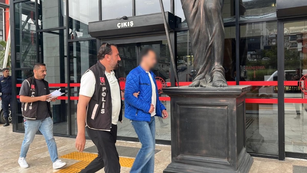 Antalya'da cumhurbaşkanına hakaret eden şahıs tutuklandı