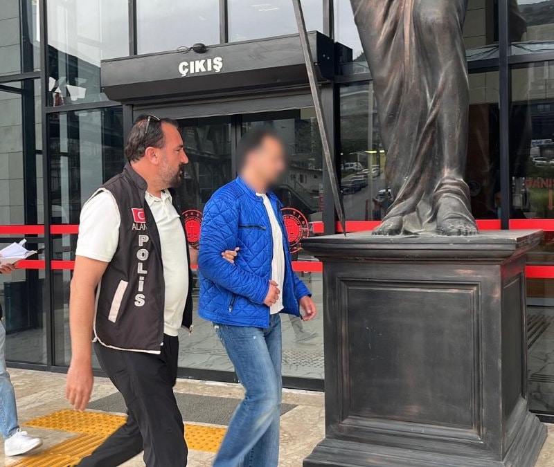 Antalya'da cumhurbaşkanına hakaret eden şahıs tutuklandı