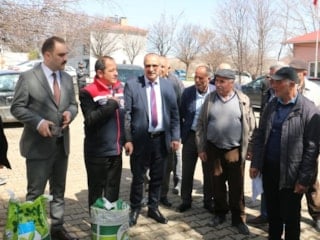 Erzincan Çayırlı’da 133 çiftçiye 10 ton yonca tohumu desteği