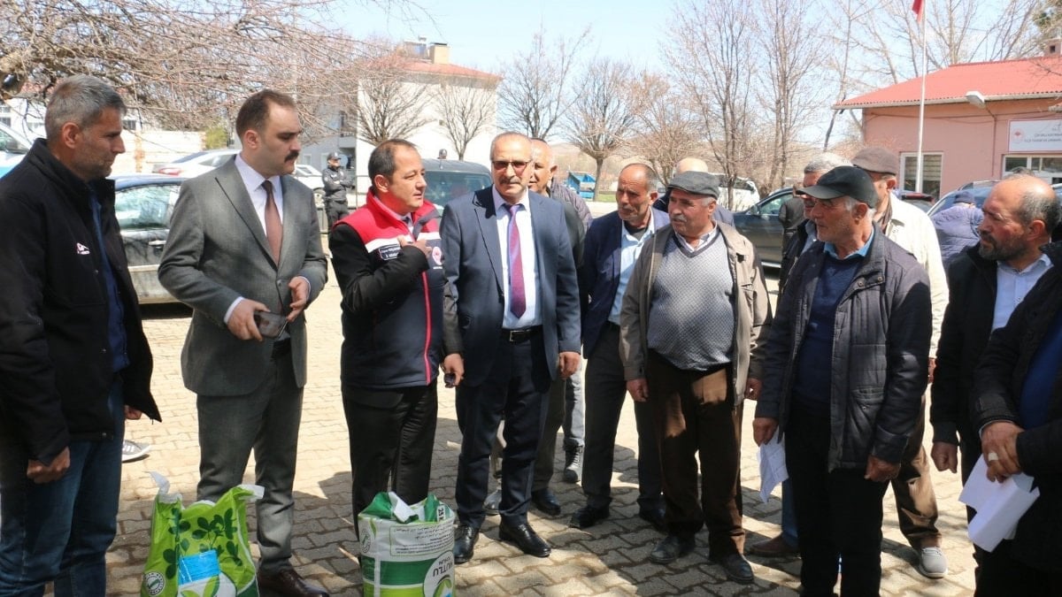 Erzincan Çayırlı’da 133 çiftçiye 10 ton yonca tohumu desteği