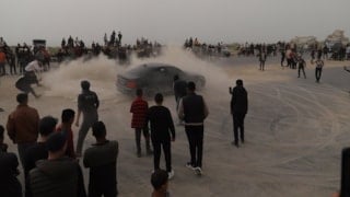 Gazze’de gençler, drift gösterisiyle savaşa inat eğlendiler