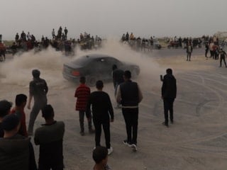 Gazze’de gençler, drift gösterisiyle savaşa inat eğlendiler