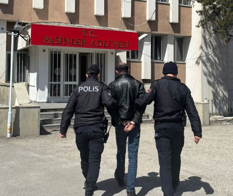 Erzurum'da durdurulan aracın vites ile teyp arasındaki iç zulasından uyuşturucu çıktı