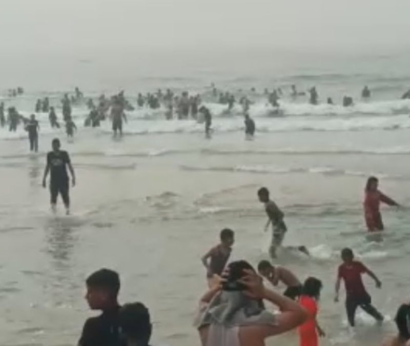 Gazze’de sıcak ve savaş arasında: Sahiller 'nefes alma alanı'na dönüştü